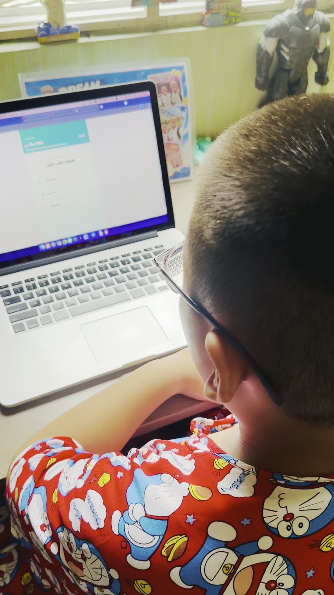 Bé Tim ôn tập từ vựng